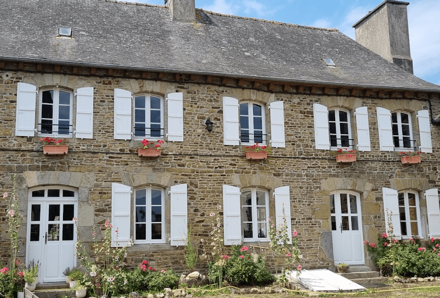 Le presbytère et son recteur guilliers